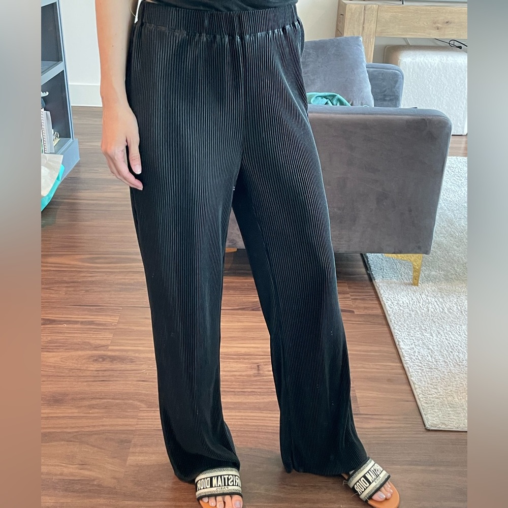 Nine.Eight. Black satin micro pleated flowy pants. Size small.